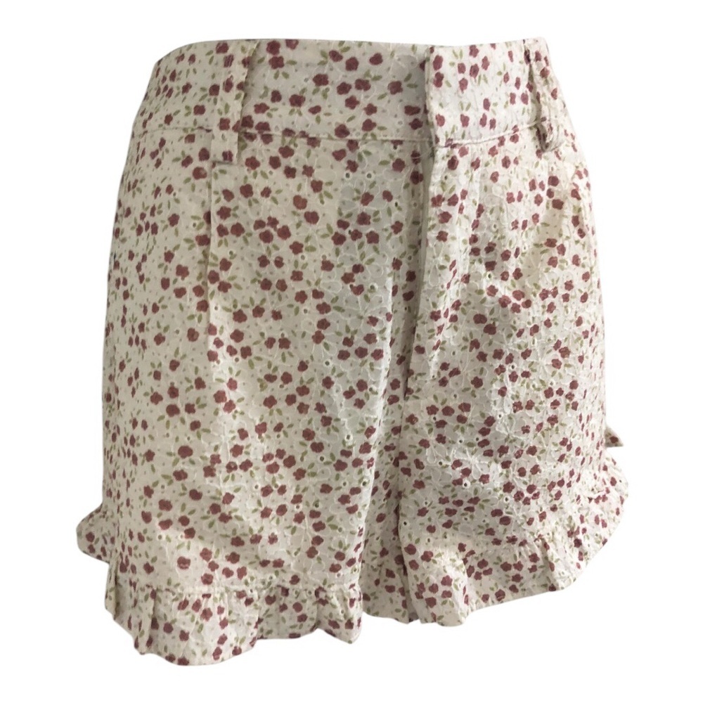 Altar’d state white floral eyelet lace ruffled hem shorts size small brand new